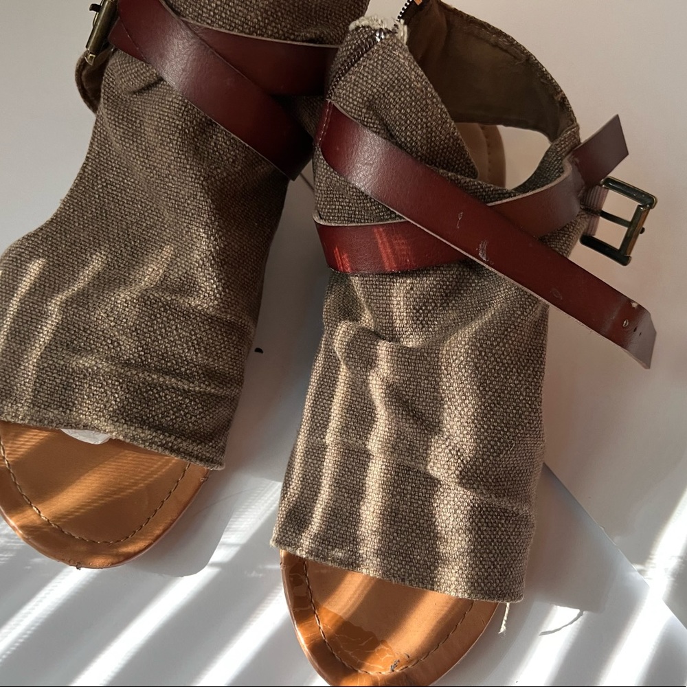 Pierre Dumas Boho peep toe booties